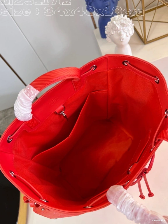 LOUIS VUITTON Maxi Sling Noé 0225